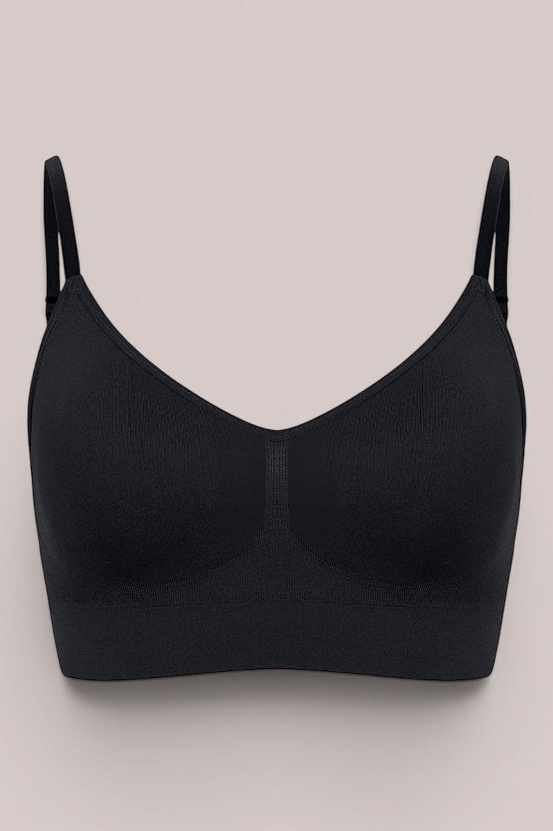 www.modusactive.com black seamless contour bra with adjustable straps and removable padding, made of nylon and elastane.
