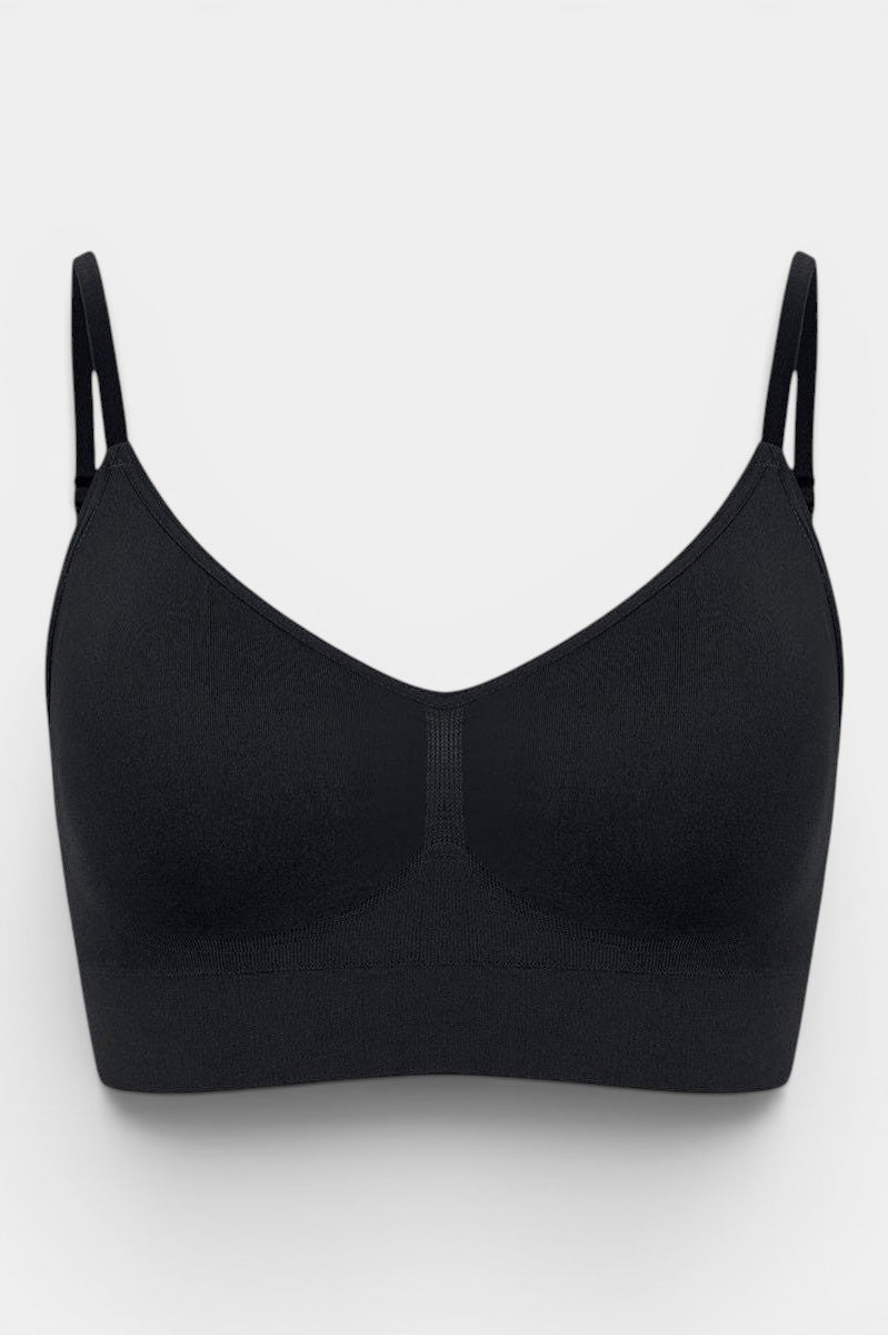 www.modusactive.com black seamless contour bra with adjustable straps and removable padding, made of nylon and elastane.